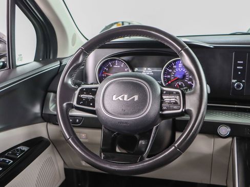 Used 2024 Kia Carnival LX image 12