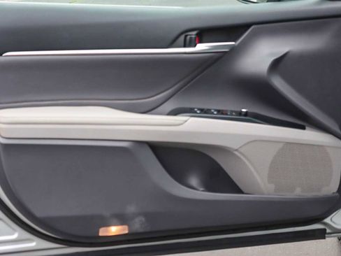 Used 2018 Toyota Camry XLE image 20