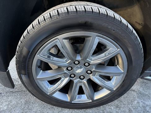 Used 2015 Chevrolet Suburban LTZ image 13