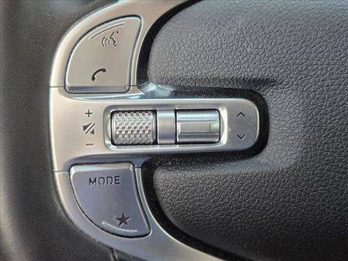 Used 2022 Genesis GV70 2.5T w/ Advanced Package image 12