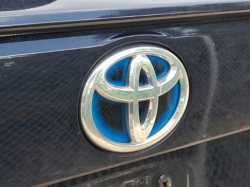 Used 2022 Toyota RAV4 XLE Premium AWD/4WD image 8