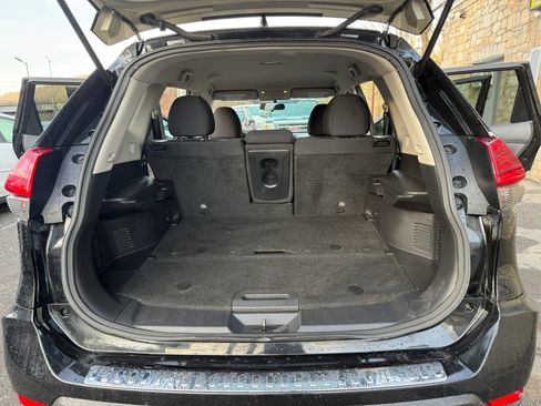 Used 2017 Nissan Rogue SV w/ Midnight Edition image 16