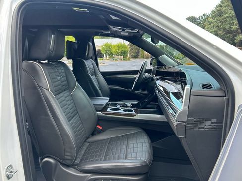 Used 2025 Cadillac Escalade ESV Sport Platinum AWD/4WD image 57
