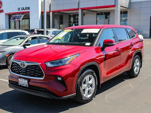 Certified 2025 Toyota Highlander LE FWD image 21