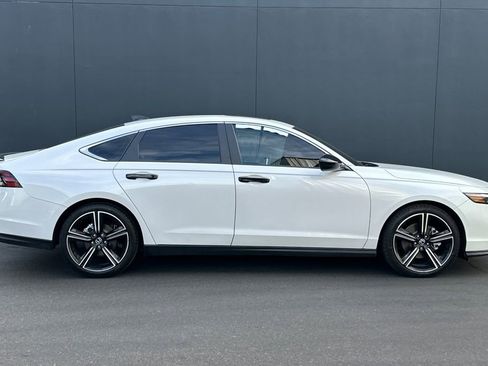 Used 2024 Honda Accord Sport image 3