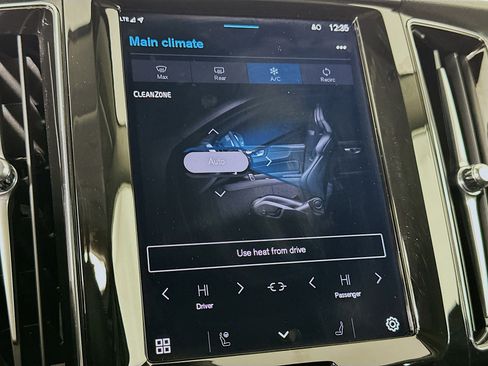 Used 2025 Volvo XC60 B5 Core image 24