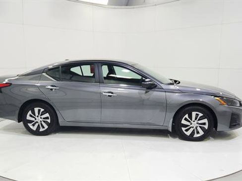 Certified 2025 Nissan Altima 2.5 S image 9