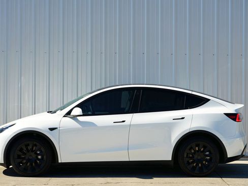 Used 2022 Tesla Model Y Long Range image 50