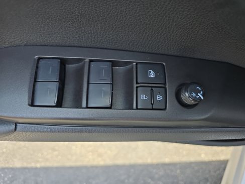 Used 2024 Toyota Camry SE image 30