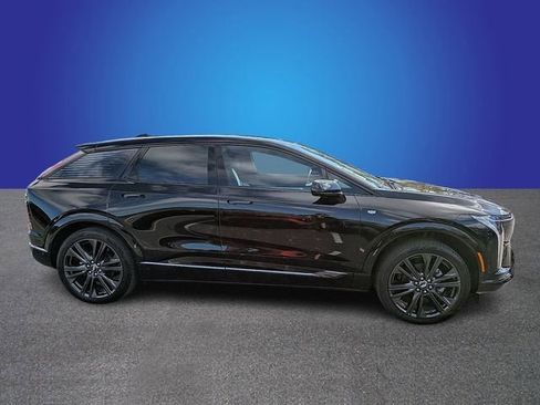 New 2026 Cadillac Optiq Luxury 2 image 6
