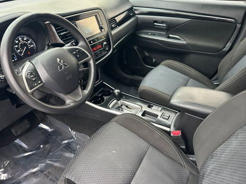 Used 2019 Mitsubishi Outlander ES image 11