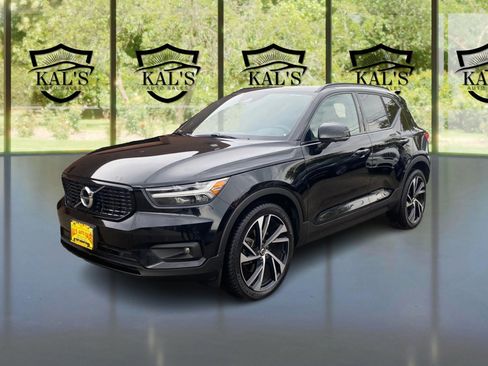 Used 2021 Volvo XC40 T5 R-Design image 1