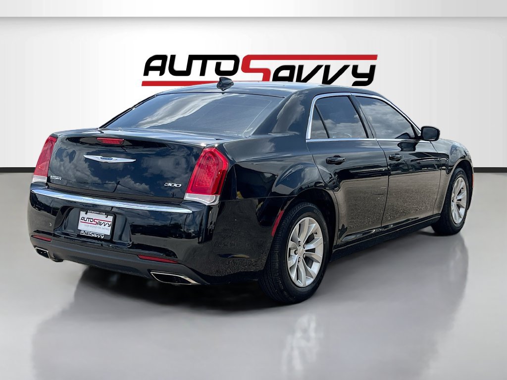 Used 2023 Chrysler 300 Touring RWD image 7