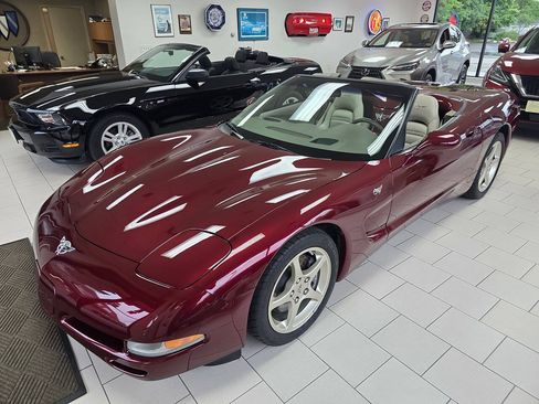 Used 2003 Chevrolet Corvette Convertible w/ Preferred Equipment Group1 RWD image 2
