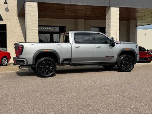 Used 2025 GMC Sierra 2500 AT4 w/ AT4 Premium Plus Package AWD/4WD image 14