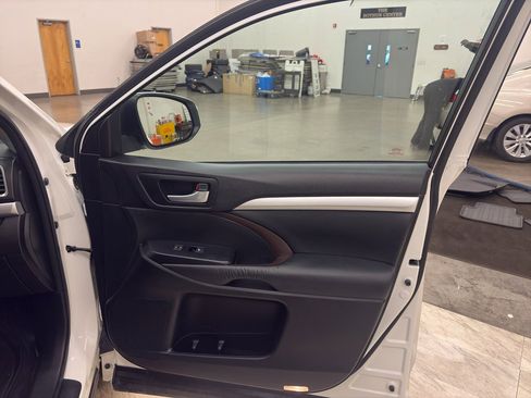 Used 2015 Toyota Highlander XLE image 20