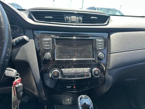 Used 2020 Nissan Rogue S w/ Special Edition Package FWD image 8