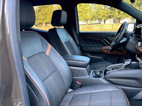 Used 2023 GMC Canyon AT4 w/ Technology Package image 10