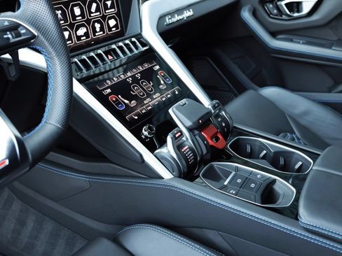 Used 2019 Lamborghini Urus AWD/4WD image 24