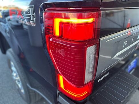 Certified 2021 Ford F250 Platinum w/ FX4 Off-Road Package image 25