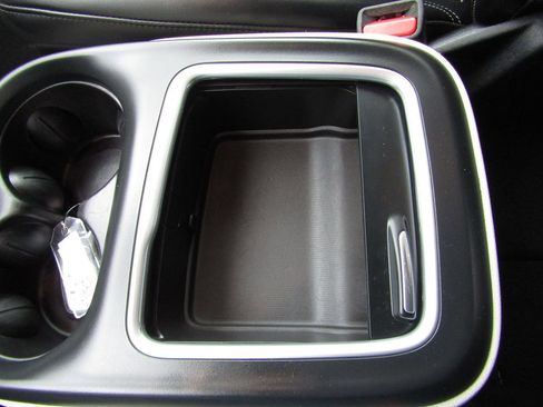 Used 2023 Chrysler Pacifica Touring-L image 26