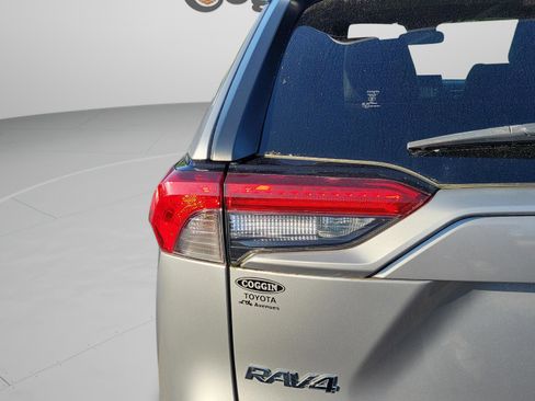 Used 2019 Toyota RAV4 XLE w/ Convenience Package FWD image 23