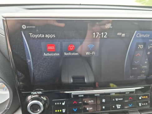 Used 2021 Toyota Highlander Limited image 16