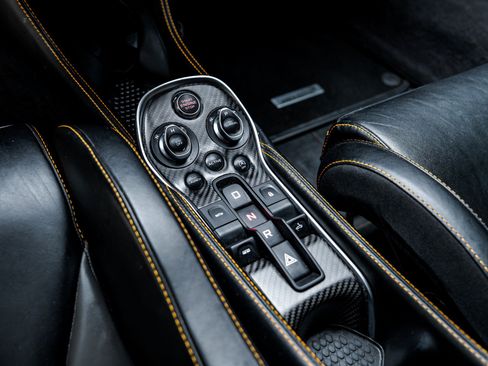 Used 2020 McLaren 600LT Spider RWD image 45