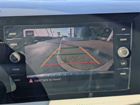 Certified 2025 Volkswagen Taos SE w/ Panoramic Sunroof Package image 21