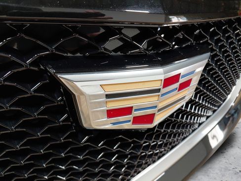 Used 2024 Cadillac XT6 Sport w/ LPO, Floor Liner Package AWD/4WD image 11