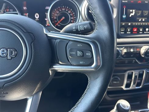 Used 2018 Jeep Wrangler Unlimited Sahara image 14