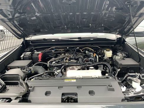 Certified 2025 Toyota Tacoma TRD Off-Road AWD/4WD image 16