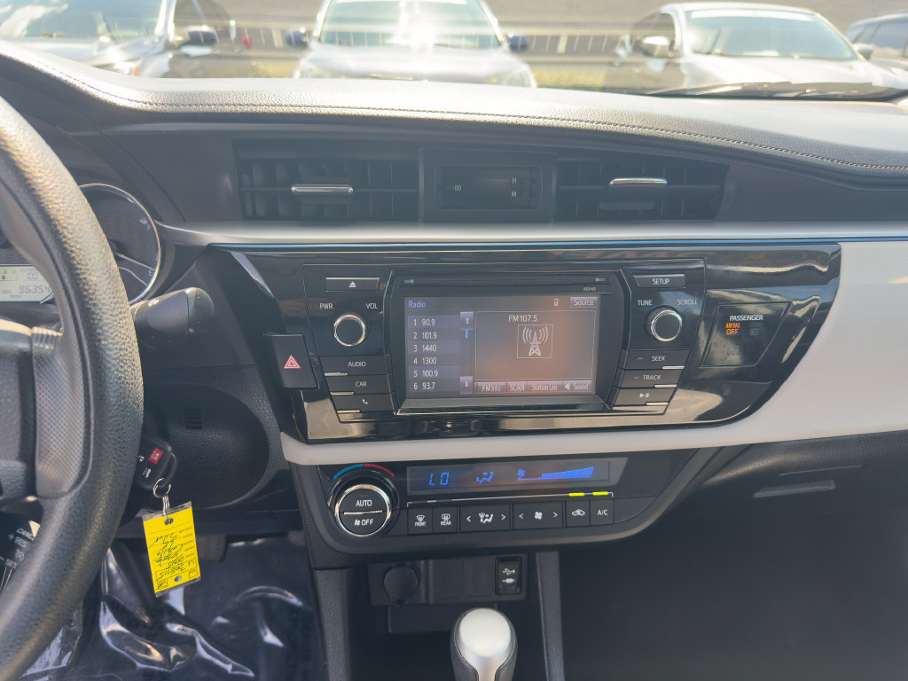 Used 2015 Toyota Corolla LE FWD image 27