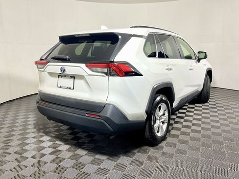 Used 2021 Toyota RAV4 LE image 12