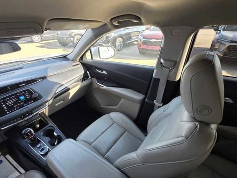 Used 2022 Cadillac XT4 Premium Luxury w/ Safety Alert Package image 19