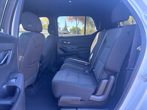 Used 2023 Chevrolet Traverse LT image 29