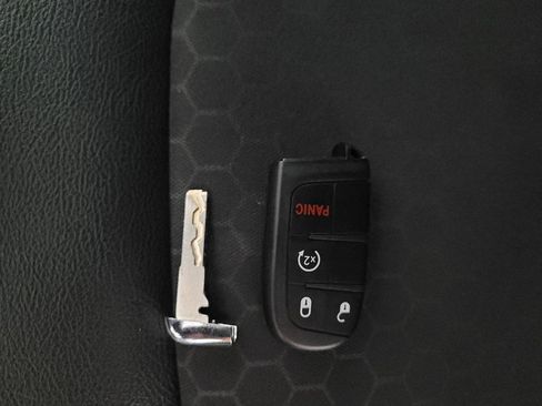 Used 2018 Jeep Compass Latitude w/ Safe & Security Group FWD image 32