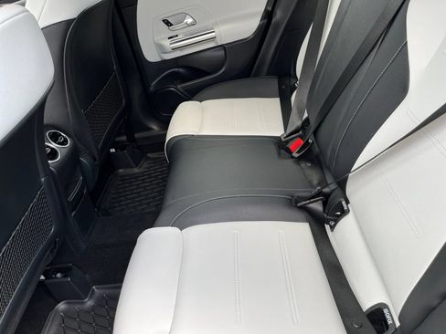 Used 2022 Mercedes-Benz GLA 250 4MATIC image 9