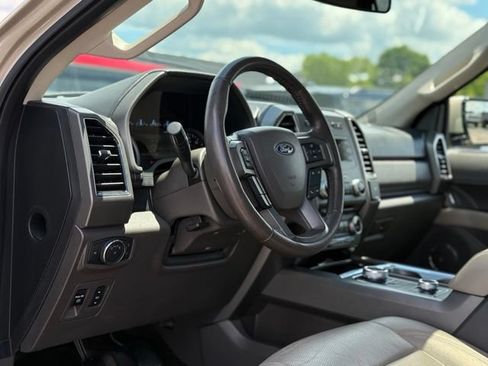 Used 2018 Ford Expedition XLT w/ Equipment Group 201A AWD/4WD image 13