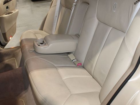 Used 1999 Lincoln Town Car Cartier RWD image 8