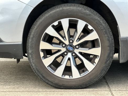 Used 2015 Subaru Outback 2.5i Limited AWD/4WD image 23