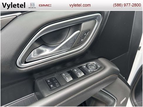 Used 2023 GMC Yukon XL AT4 image 17