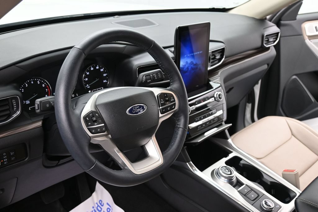 Used 2023 Ford Explorer Limited w/ Limited Technology Package AWD/4WD image 18