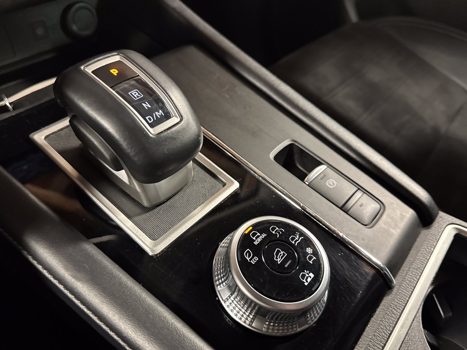 Used 2023 Mitsubishi Outlander SE AWD/4WD image 25