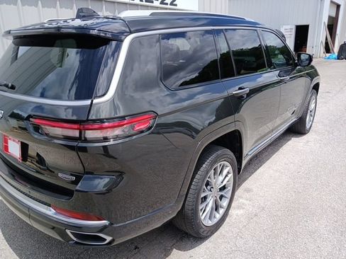 Used 2023 Jeep Grand Cherokee L Summit w/ Luxury Tech Group V AWD/4WD image 3