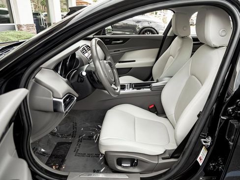 Used 2019 Jaguar XE Premium image 13