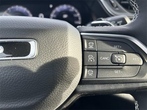 New 2025 Jeep Grand Cherokee Altitude image 7