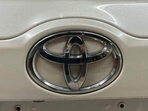 Used 2017 Toyota Highlander Plus w/ Carpet Mat Package AWD/4WD image 14