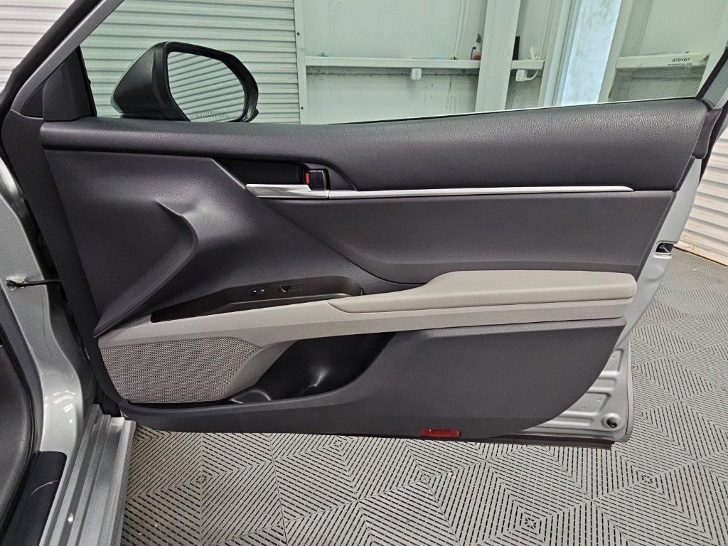 Used 2021 Toyota Camry SE FWD image 39