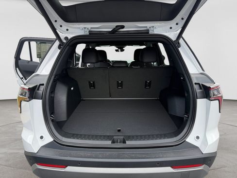 New 2027 Chevrolet Equinox LT w/ Convenience Package II FWD image 17